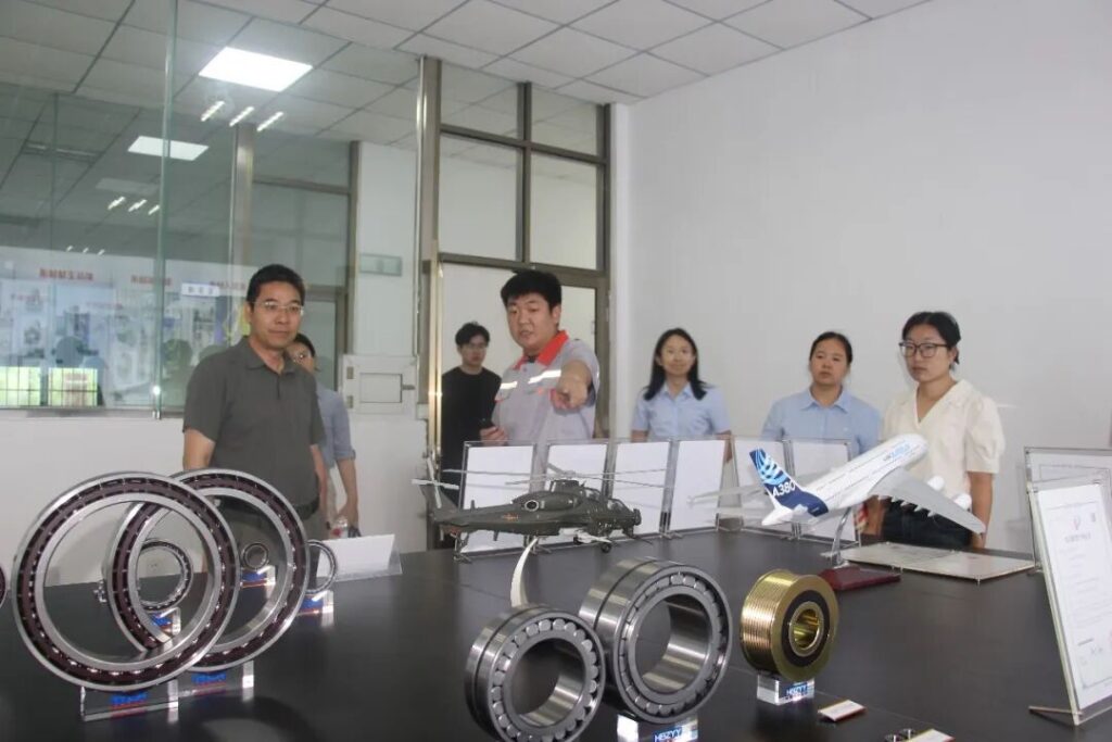 Delegation from Hebei GEO University Visits Our Institute for Exchange and Investigation